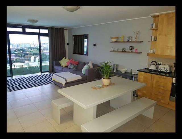 1 BEDROOM APARTMENT RENTED IN CAPE TOWN CITY CENTRE